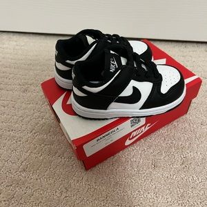 Toddler black and white size 5c nike dunk gently used rare sneaker hard to find